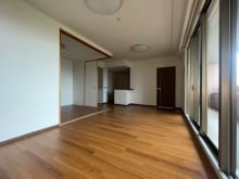 リビング横の洋室を開放すれば20帖超えの広々とした空間になります♪(居間)