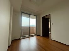 日当たり良好のお部屋♪バルコニーから入る日差しは暖かく、爽快な朝の目覚めを促してくれます♪(内装)