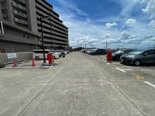 広々とした駐車場なので車の出し入れもスムーズです♪