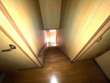 奥の階段です