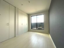 凹凸のない四角い部屋なので使い勝手にも優れています！(寝室)