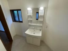 ご家族そろって身支度可能なゆとりの洗面スペースで、朝の身支度もスムーズに。