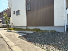 前と横に2台駐車可！