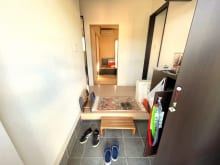 散らかりがちな玄関もスッキリと収納することができます。(玄関)