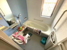 ゆったりした広さのシステムバス。足を伸ばして毎日の疲れを癒せます。(風呂)