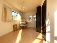 2面採光の洋室。明るく風通しもよいので、ゆったりとくつろいで過ごせます。(寝室)