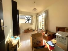 こちらのお部屋はバルコニーに面しており、日当たり、通風ともに良好です！(寝室)