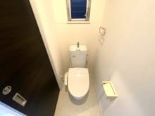 清潔感のあるトイレ♪窓付きです