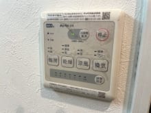 雨の日や花粉の多い季節のお洗濯にも大活躍な浴室乾燥機付！