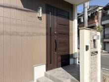 玄関の目の前にポストがあるので、ドアを開けても外から中が見えにくくなっています！