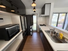 勝手口があるので、ゴミ捨ても楽々！！(キッチン)